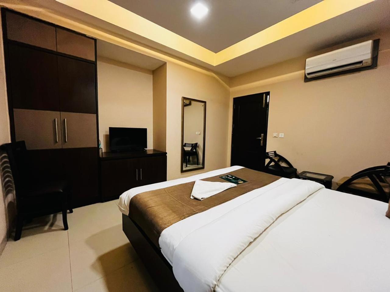 Hotel Mvr Stay By Admire Inn Noida Exterior photo