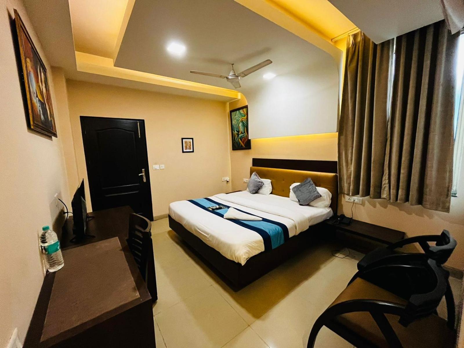 Hotel Mvr Stay By Admire Inn Noida Exterior photo